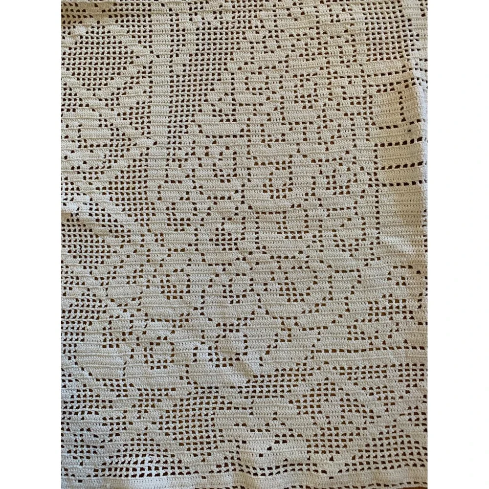 Vintage Hand Crochet Filet Lace Peacock Table Runner Off White Cotton 22x24